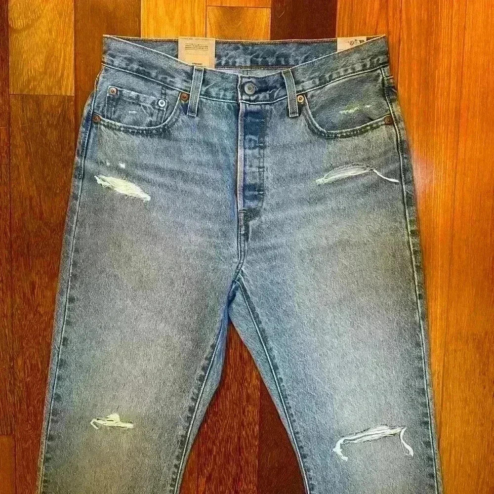 Levi’s |  Women’s straight leg light wash 501s size 29/30 BNWT - Picture 8 of 11